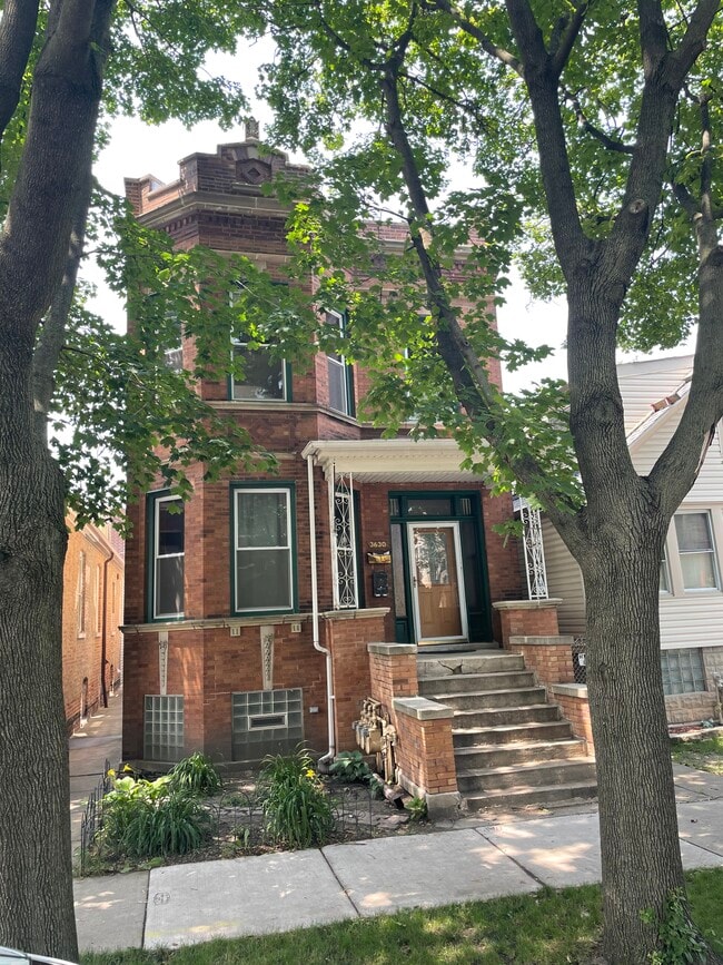 Building Photo - 3630 S Leavitt St