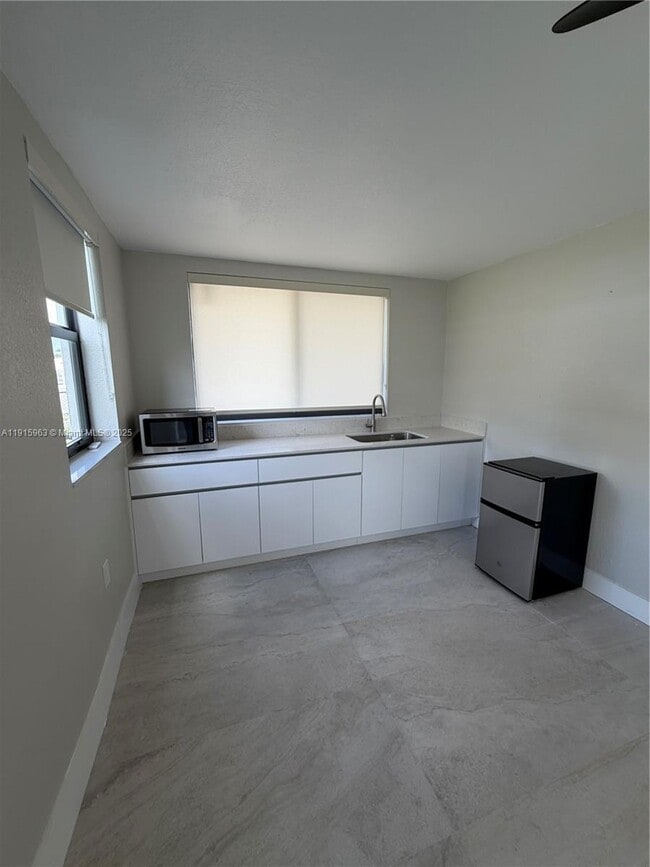 Foto del edificio - 7330 SW 11th St