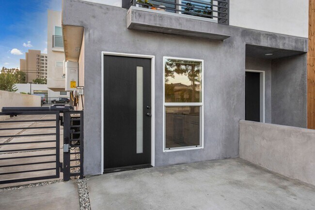 Building Photo - 1825 S Orange Dr