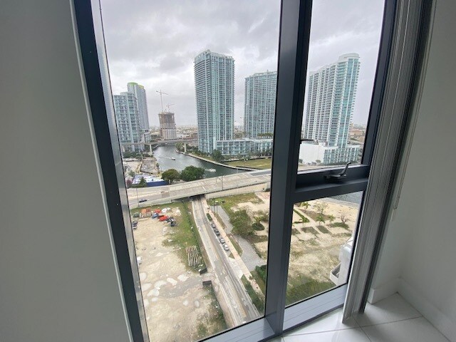 Foto del edificio - 31 SE 6th St