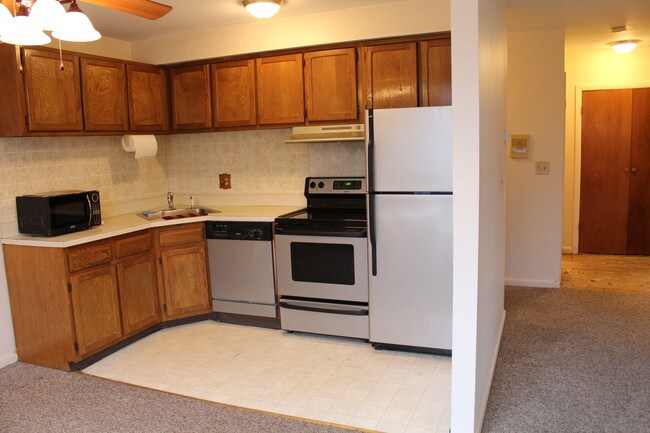 Kitchen - 2100 Stanley St