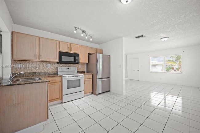 Building Photo - 7004 NW 67th Ave