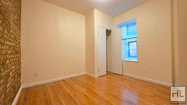 Building Photo - West Village 3BR/2BA Duplex with Private Patio