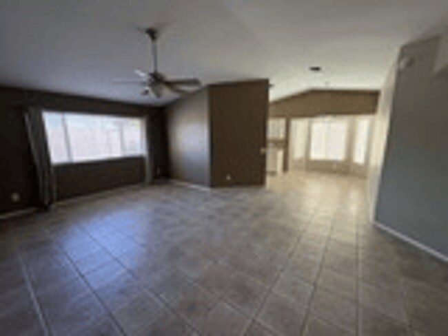 Building Photo - Eastside 3 bedroom 2 bath move in ready