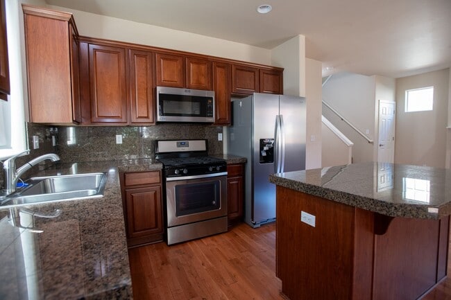 Building Photo - Light and Bright Beautiful 3 bedroom Home!