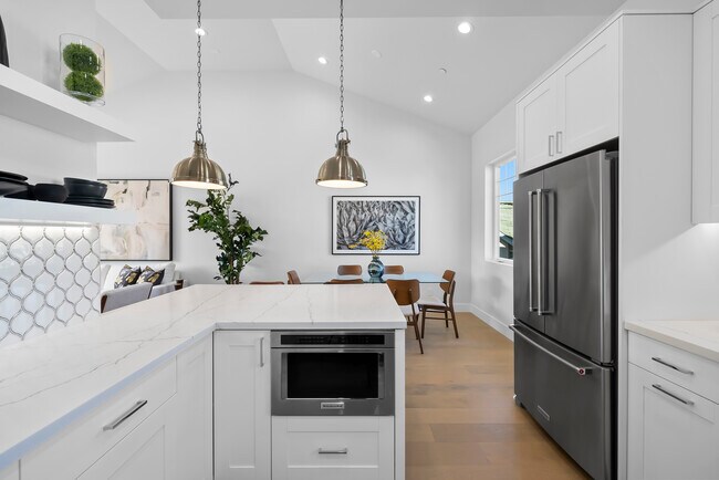 Foto del edificio - 2317 Vanderbilt Ln