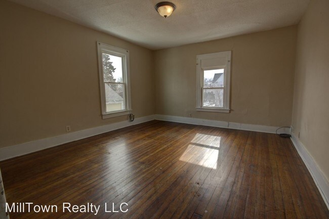 Building Photo - 220 E 17th St