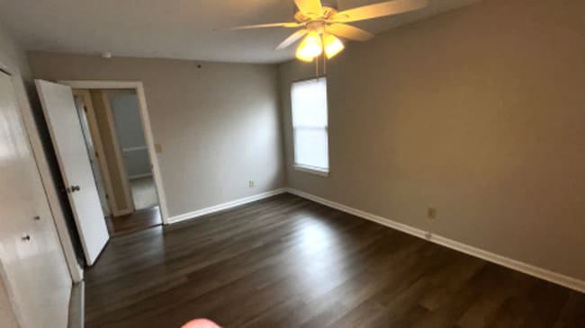 Foto del edificio - 7103 Lydgate Dr