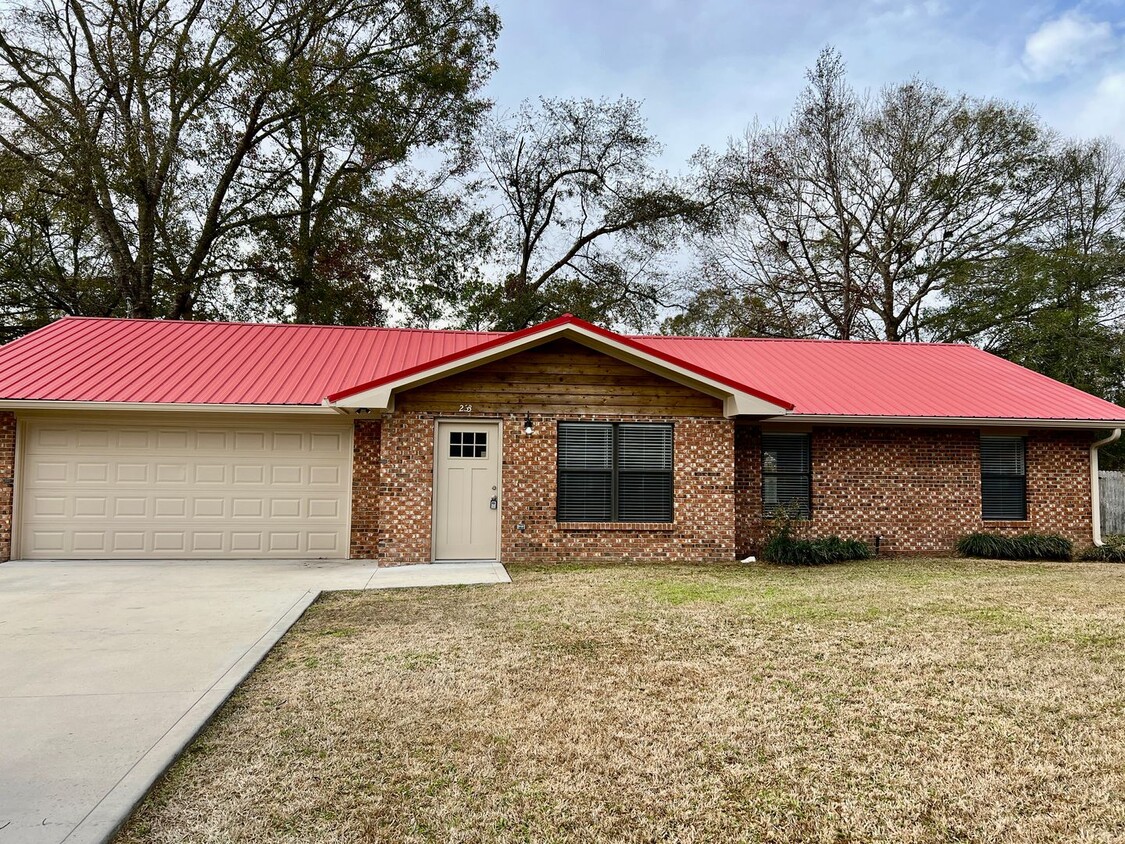 Primary Photo - 3/2 with fenced in yard!