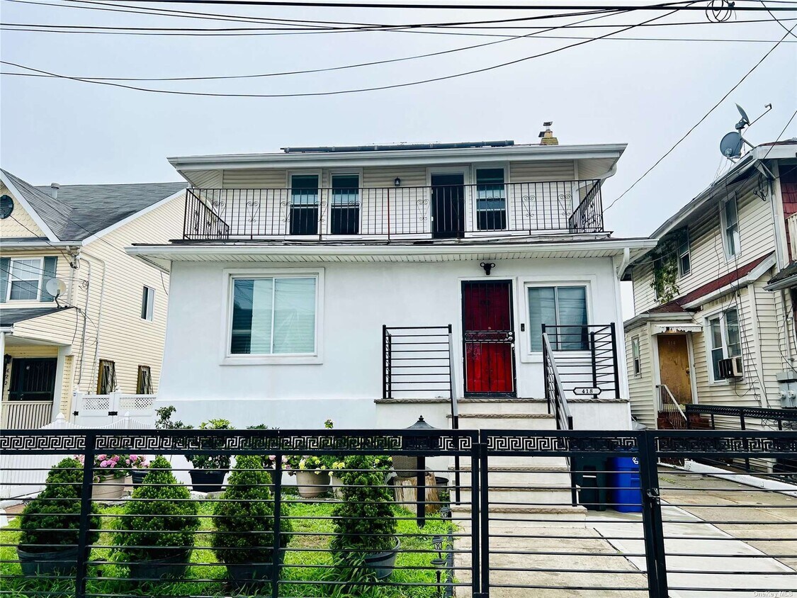 Primary Photo - 418 Beach 37th St