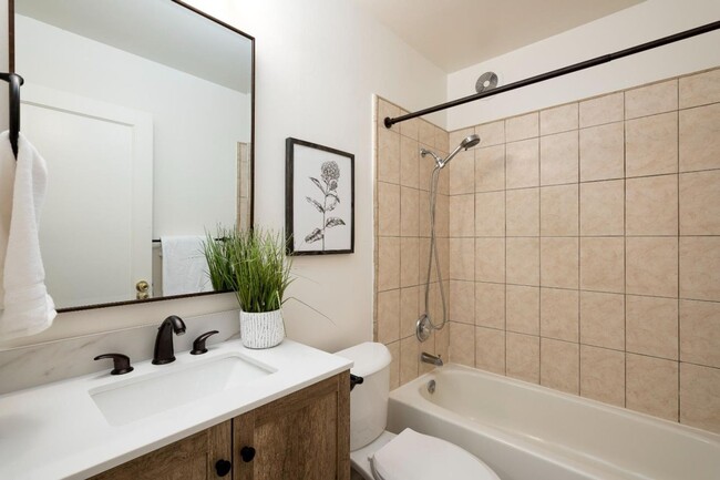 Foto del edificio - BRIGHT, OPEN LAYOUT SUNNYVALE HOME ||