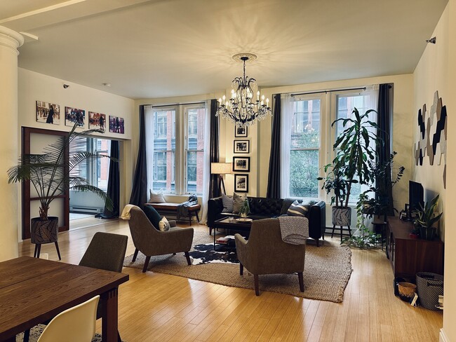 Building Photo - 930 Penn Ave