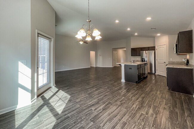 Foto del edificio - 1127 Autumns Wood Cir E