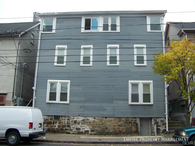 Primary Photo - 1 Bedroom with Bonus Room Apartment with O...