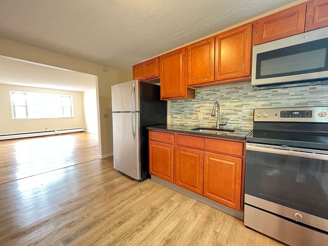 Primary Photo - Two Bedroom One Bathroom Apartment! In Wes...
