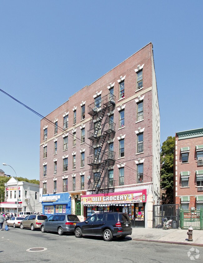 Foto del edificio - 611 E 182nd St