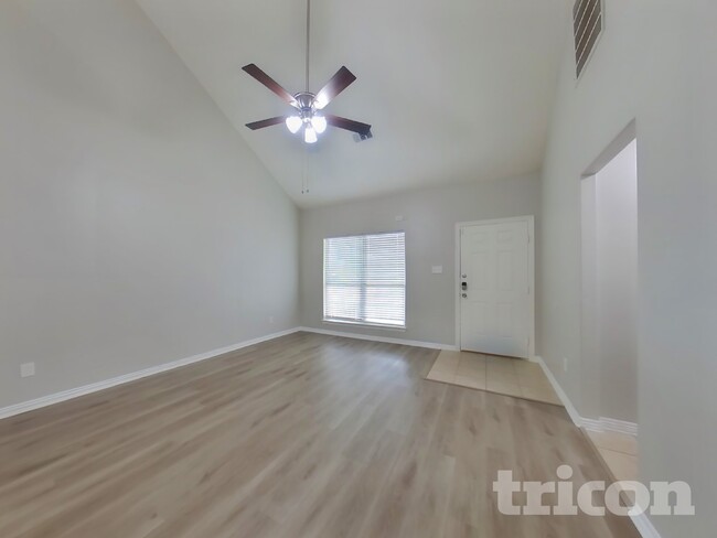Building Photo - 21214 Peachvine Ln