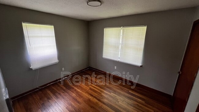 Building Photo - 5 Navy Cir
