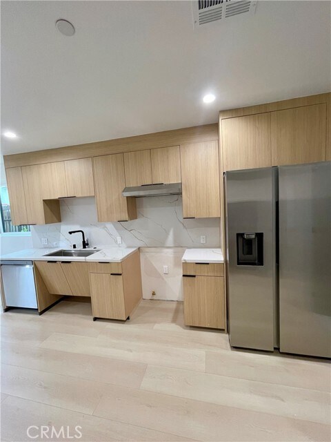 Foto del edificio - 611 W 41st Pl