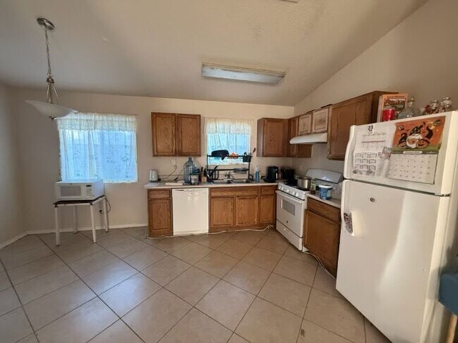 Foto del edificio - 4 bed 2 bath in SW ABQ