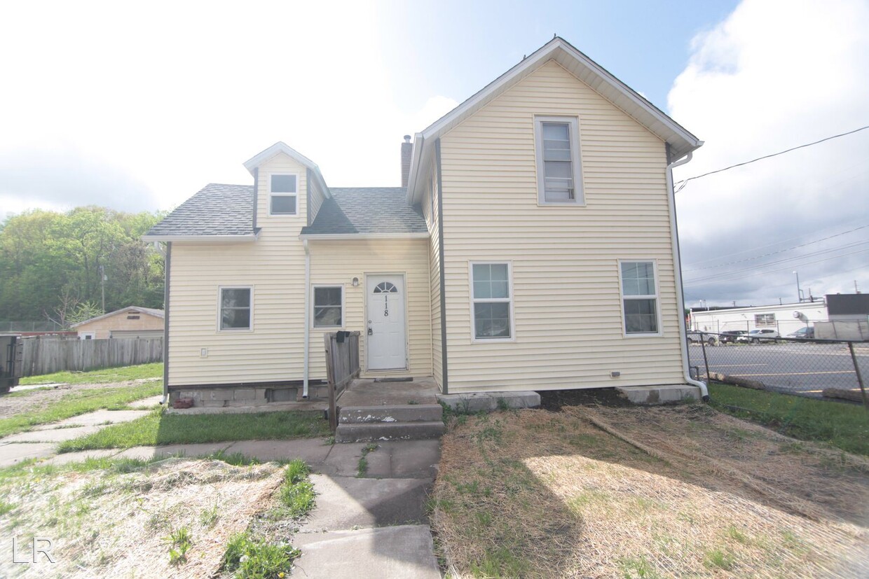 Foto principal - 4 br, 2 bath House - 118 Hero St,