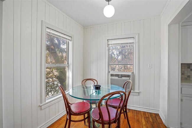 Foto del edificio - Apartment in Arlington Heights
