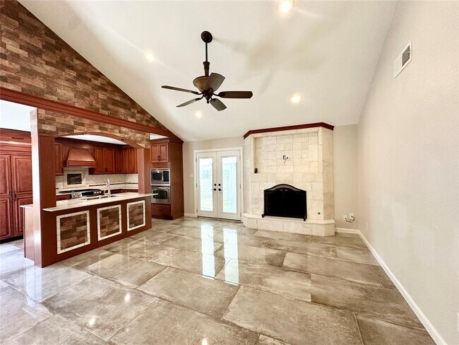Building Photo - 3914 Hillside Dr