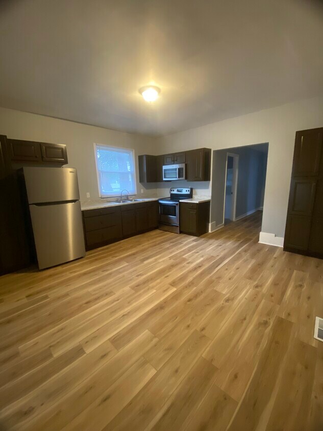 Photo - 2717 Slevin St-1