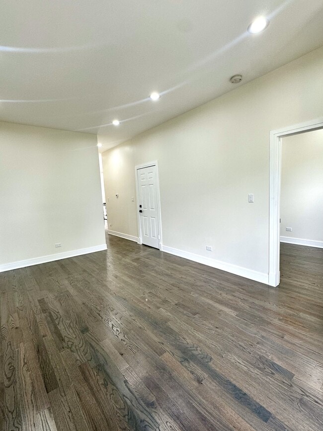 Building Photo - 603 E Bowen Ave