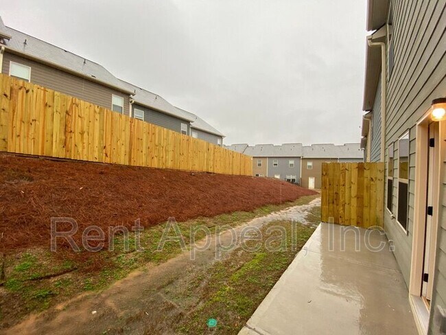 Building Photo - 263 Valley Xing