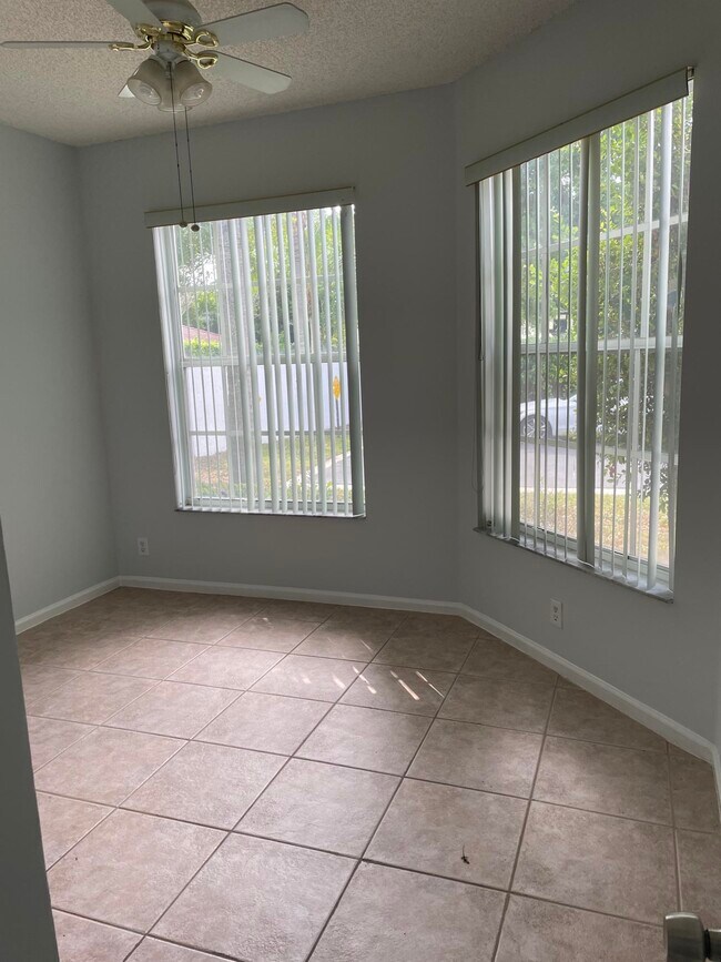 Building Photo - 12077 Sunset Point Cir