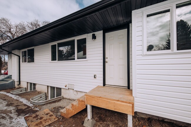 Building Photo - 360 N 200 W