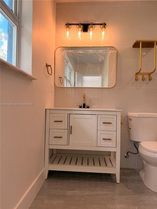 Building Photo - 809 NW 12th Ave