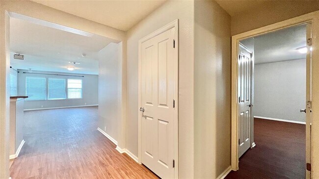 Building Photo - 784 Kingfisher Ln