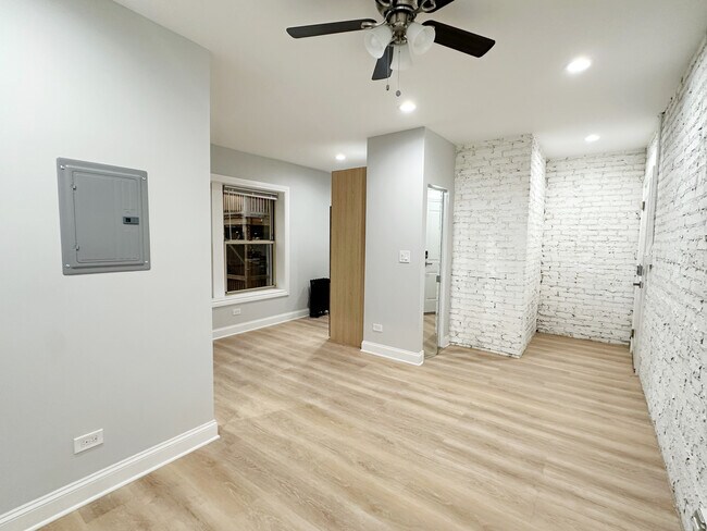 Foto del edificio - 1631 W Chase Ave