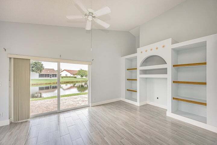 Foto del edificio - 5148 Rosen Blvd