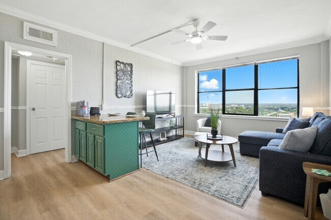 Foto del edificio - 311 W Ashley St