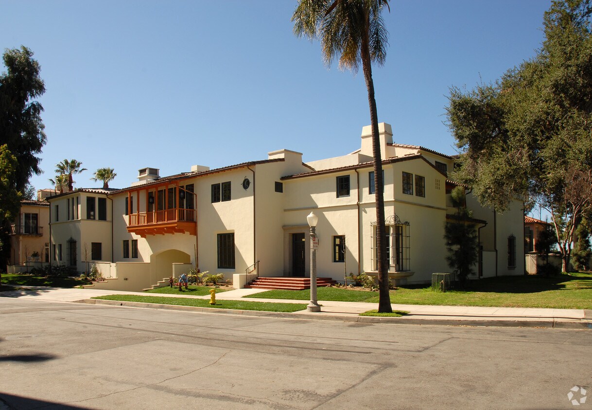 Primary Photo - 1 S Grand Ave