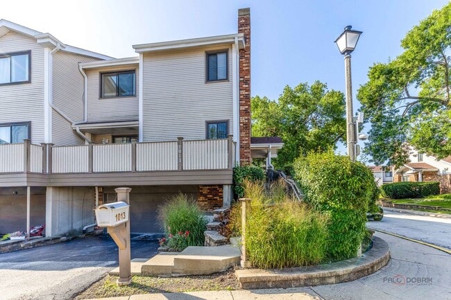 Building Photo - 1013 Sussex Dr
