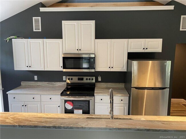 Building Photo - 204 Sperry Dr