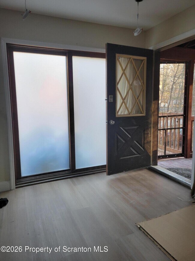 Foto del edificio - 353 Saunders Dr