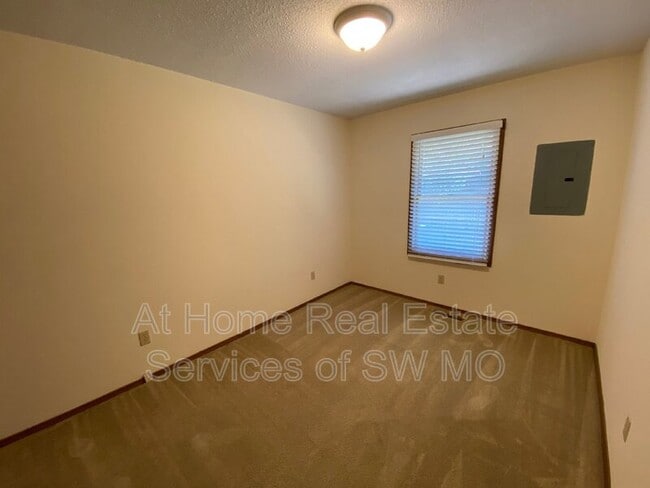 Building Photo - 3205 S Kimbrough Ave