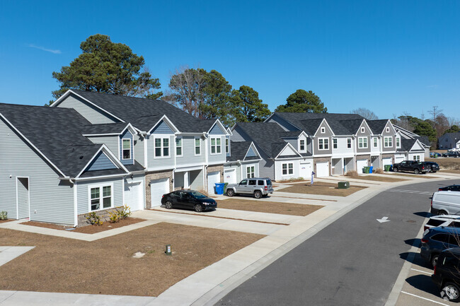Building Photo - Villas at Echo Farms