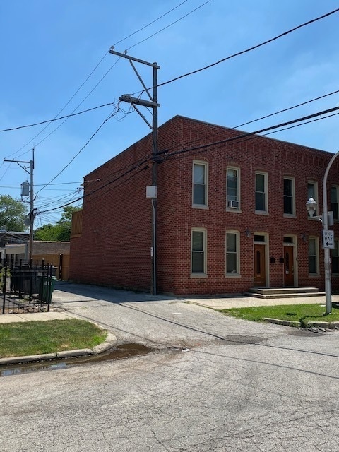 Building Photo - 2153 N Richmond St