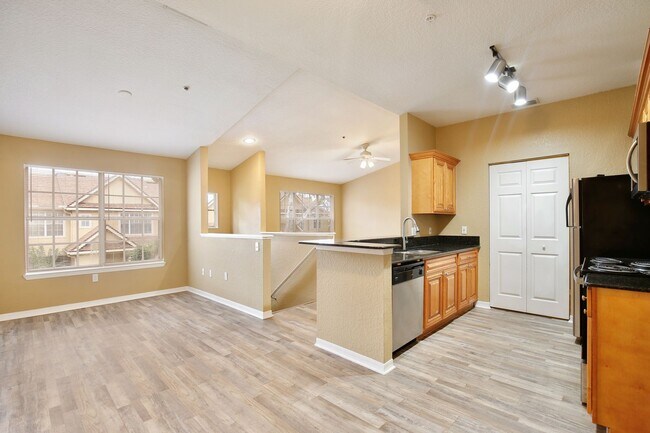 Foto del edificio - Charming 1/1 Spacious Condo Located in Cre...