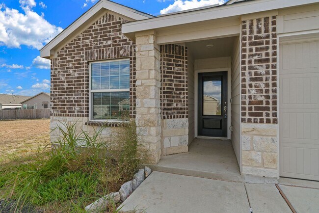 Foto del edificio - Luxury 2023-Built 4-Bedroom Oasis with Com...