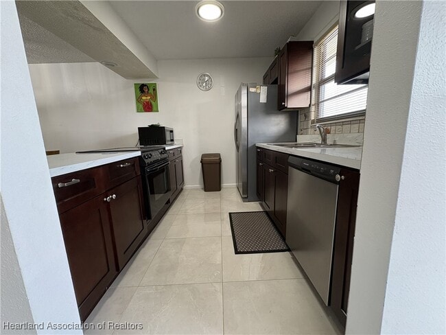 Foto del edificio - 4722 Granada Blvd