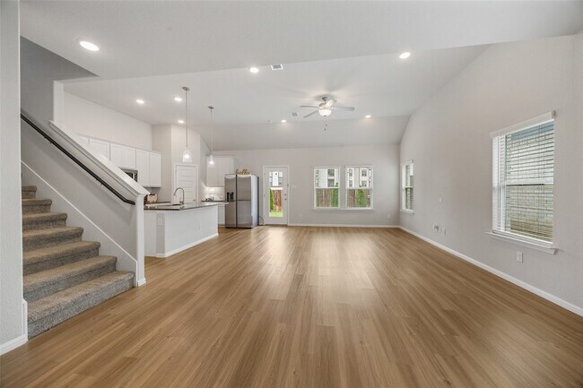 Foto del edificio - 223 Miramar Ave