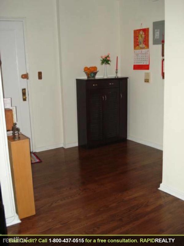 Foto del edificio - 8416 Elmhurst Ave