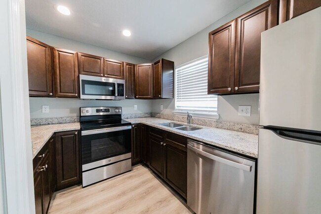 Building Photo - 1210 Avenue Z SE, Unit C